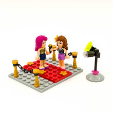 Incarca imaginea in Galerie, LEGO® 41107 ReGenerat: Friends - Limuzina vedetei pop