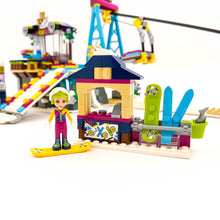 Incarca imaginea in Galerie, LEGO® 41324 ReGenerat: Friends - Schiliftul Stațiunii De Iarnă