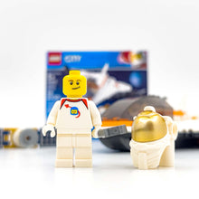 Incarca imaginea in Galerie, LEGO® 60224 ReGenerat: City - Misiune de reparat sateliți