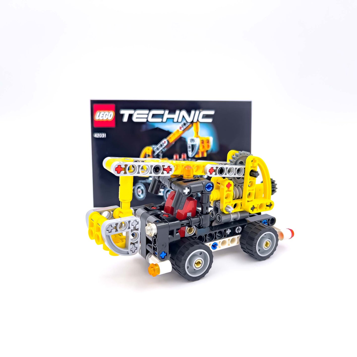 LEGO® 42031 ReGenerat: Technic - Culegător de cireșe