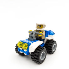 Incarca imaginea in Galerie, LEGO® 4437 ReGenerat Premium: City - Urmarirea