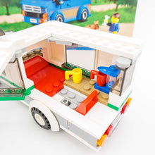 Incarca imaginea in Galerie, LEGO® 60117 ReGenerat: City - Furgoneta si rulota