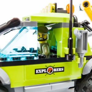 LEGO® 60121 ReGenerat: City - Camion de explorare a vulcanului